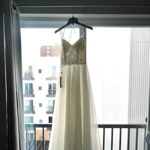NWT Lightweight Simple Lace Bridal Wedding Dress Size XS
